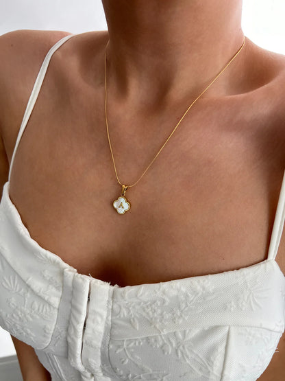 Solitaire Shell Clover Letter Gold Necklace