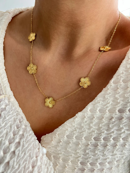 Classic Flower Necklace