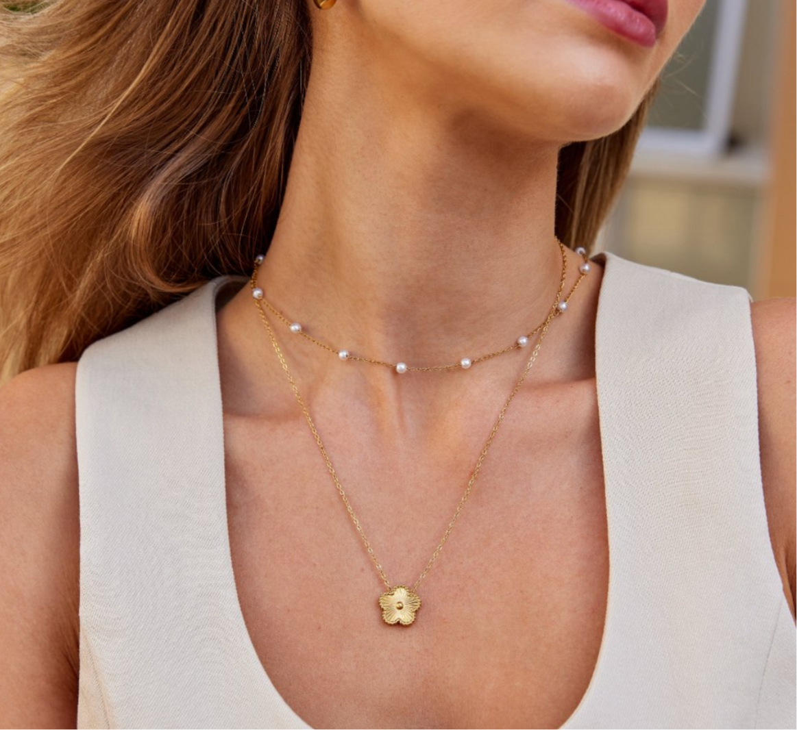 Classic Solitaire Golden Flower Necklace